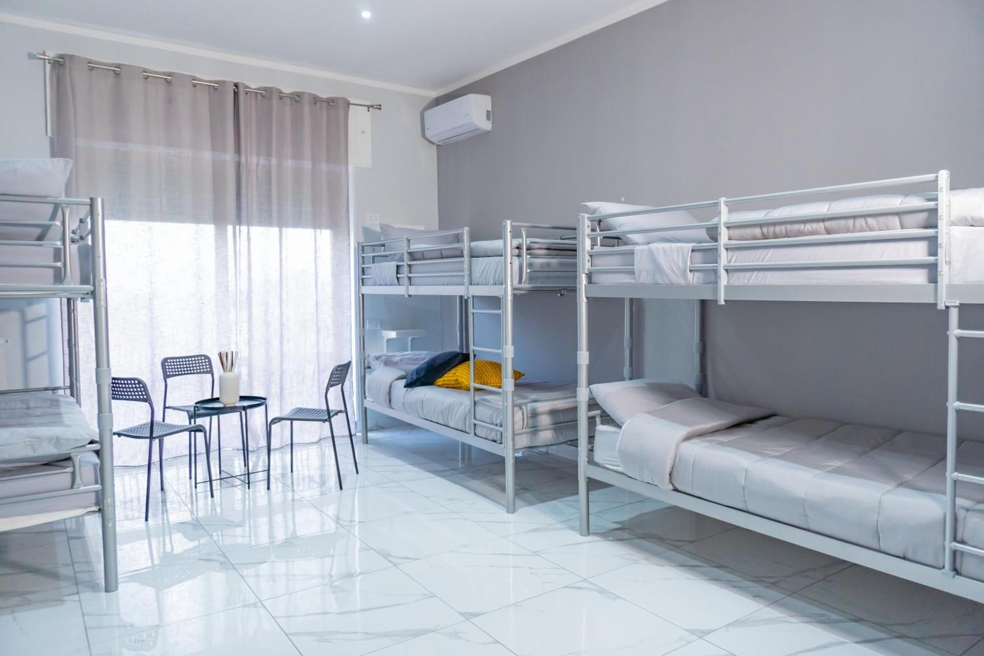 Partenope Hostal Nápoles