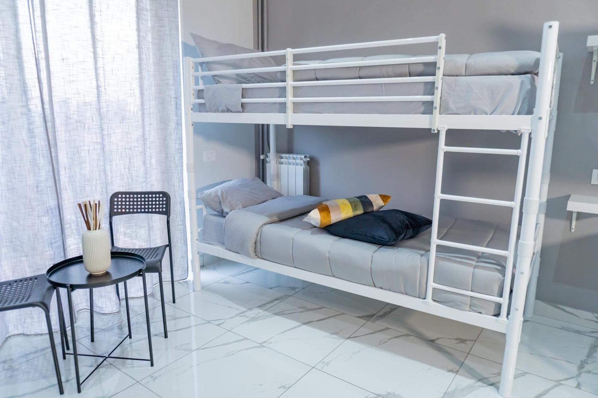 Partenope Albergue *